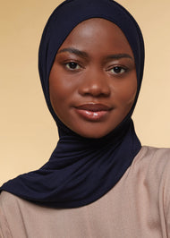 Effortless to style and incredibly comfortable to wear, with a subtle sheen. The medium-thick weight is soft, breathable, fully opaque and durable. Jersey works well in all climates, can be worn without an under scarf or pins, and makes a great option for working out. Navy blue.