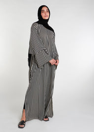 This print kaftan features side slits to allow for ease of movement. The free-flowing design makes it ideal for the summer season. For a snugger fit, consider sizing down as the kaftan is loose-fitting. Black and white stripes print.