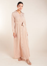 The Natural Polka Maxi boasts a timeless polka print in a neutral nude tone, making it the perfect addition to your summer collection. Crafted from a lightweight and airy fabric, this dress is perfect for warm days. It features subtle polka dots, as well as convenient side pockets and a detachable belt. 
