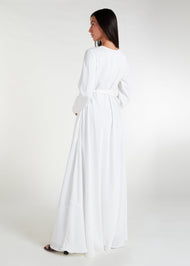 This fully lined white abaya boasts subtle pleats strategically placed at the waist to gently accentuate your figure. An optional belt is included for those who prefer a cinched waist. 